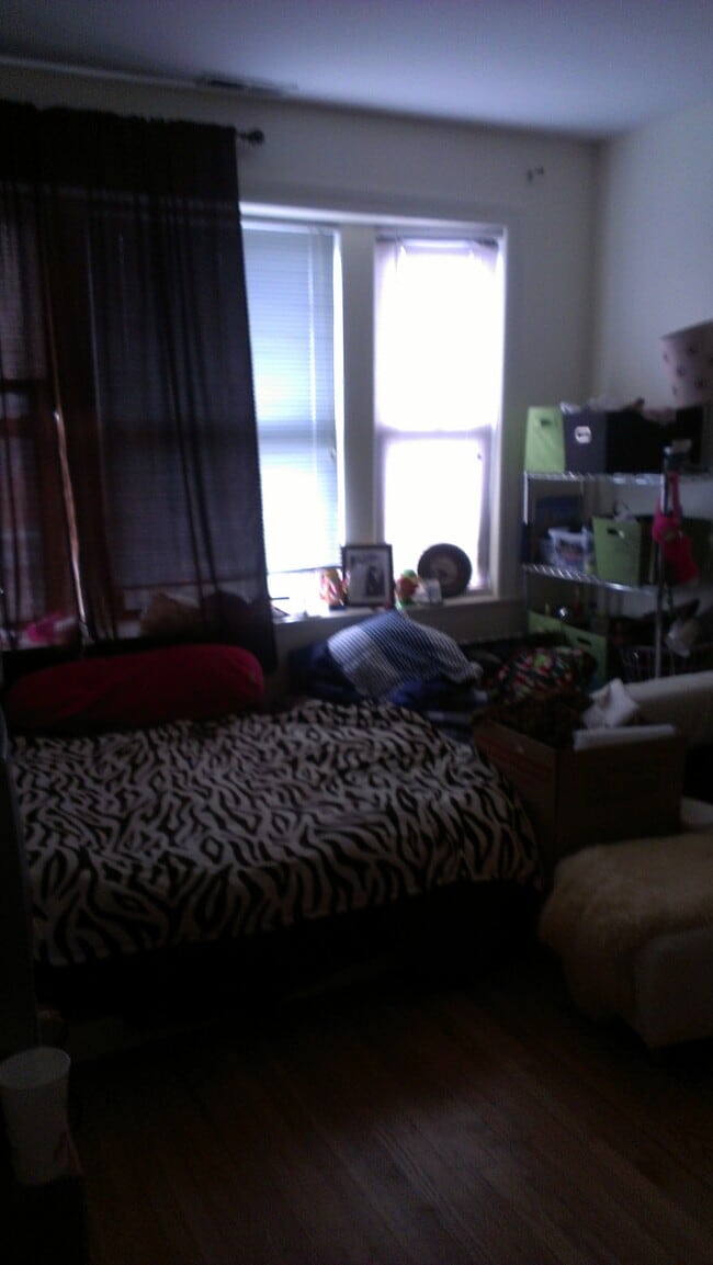 Building Photo - 4655 N Lincoln Ave