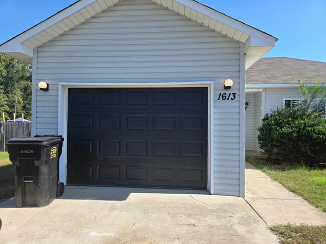 Building Photo - 1613 Moon Rd