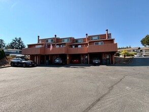 Building Photo - 2161 Eastview Pl