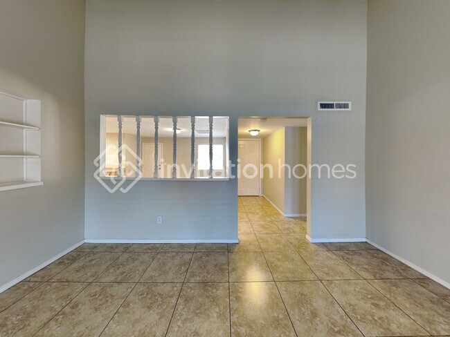 Building Photo - 5641 W Vogel Ave