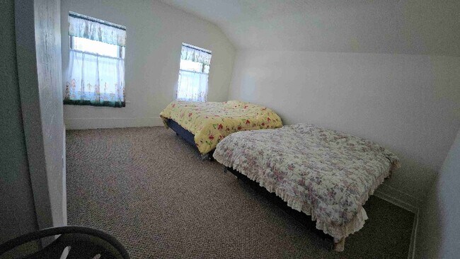 Foto del edificio - 5815 Lakeshore Dr