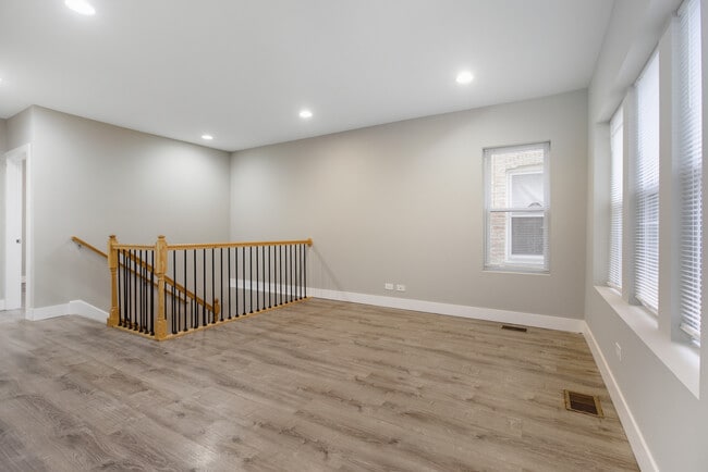 Foto del edificio - 5731 N Washtenaw Ave