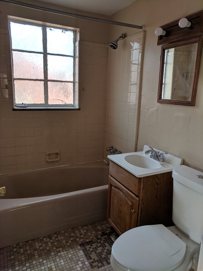 Building Photo - 4343 Coleridge St