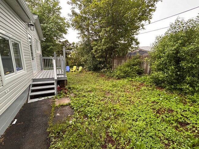 Building Photo - 81 Berteau Av
