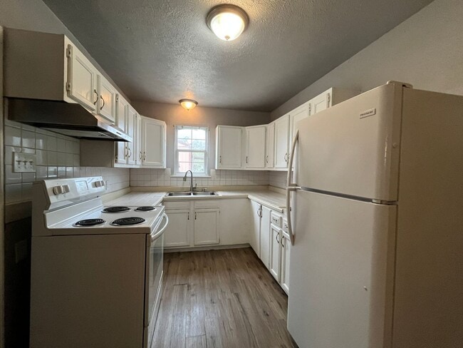 Building Photo - Calallen School District!!