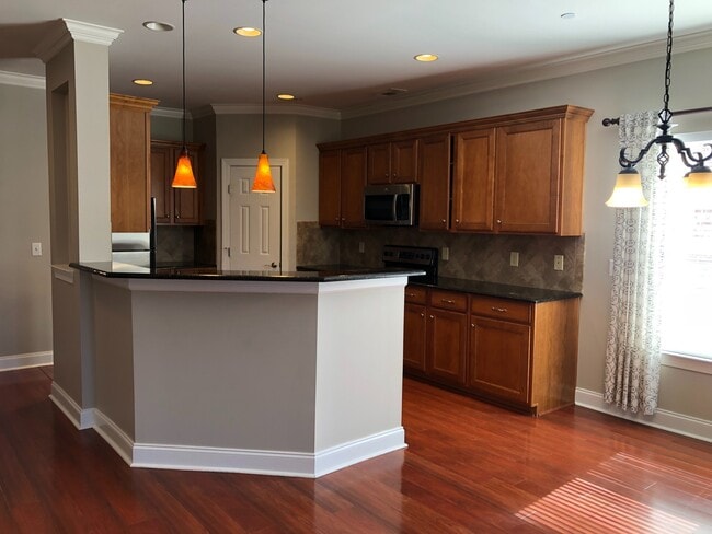 Building Photo - 4 bedroom, 3 bath in Bent Creek