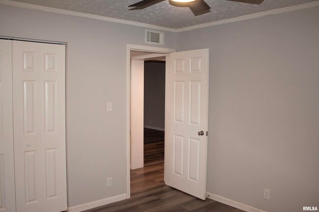 Building Photo - 2539 W Monroe St