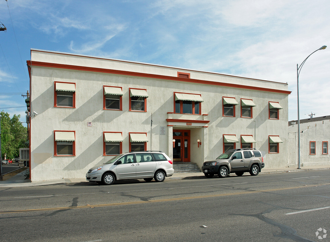 Primary Photo - 1105-1115 E Divisadero St