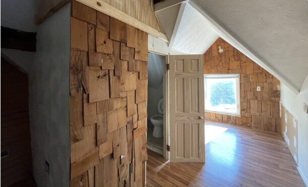 Top Bedroom with en suite in 553 B - 551 Locust Ave