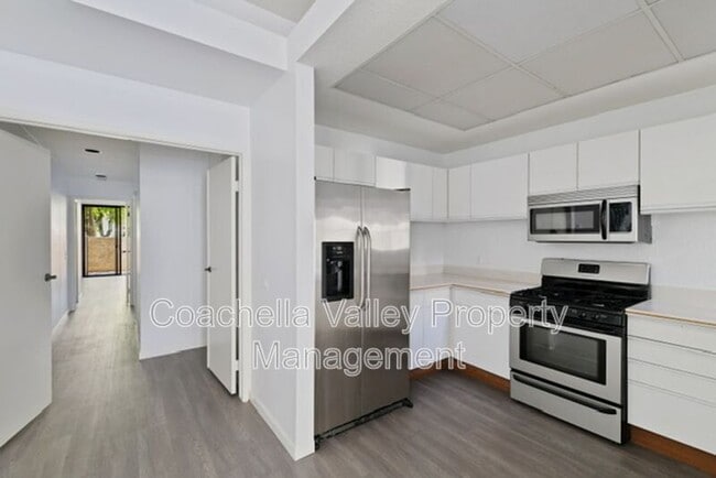 Building Photo - 2601 S Broadmoor Dr