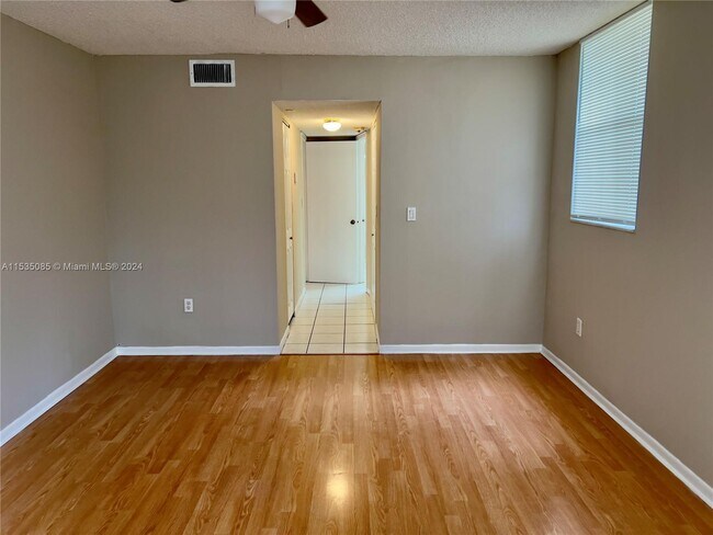 Building Photo - 1820 N Lauderdale Ave