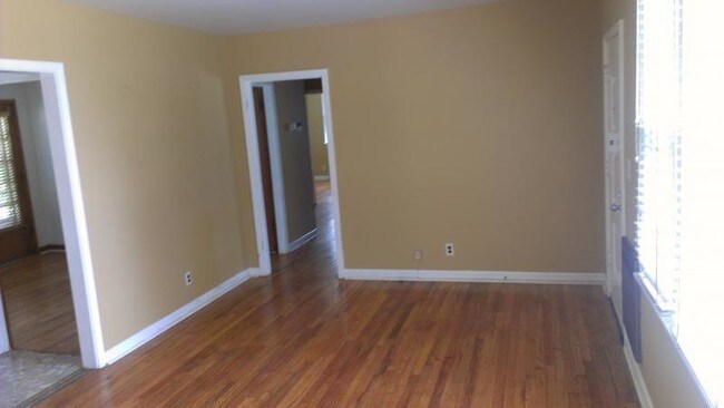Building Photo - 3600 Lakewood Dr NW