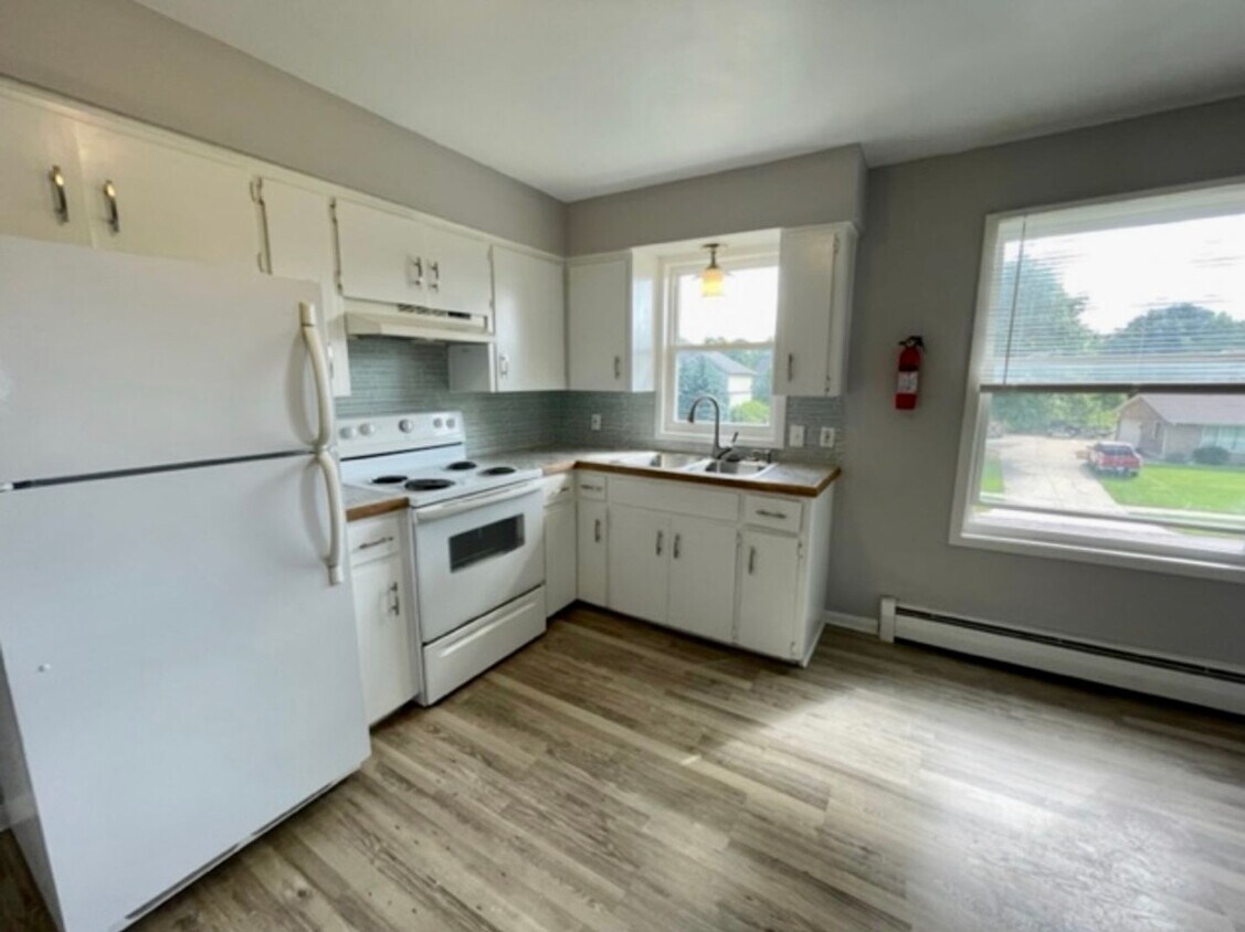 Foto principal - Amazing 2 Bed/1 Bath upstairs apartment in...