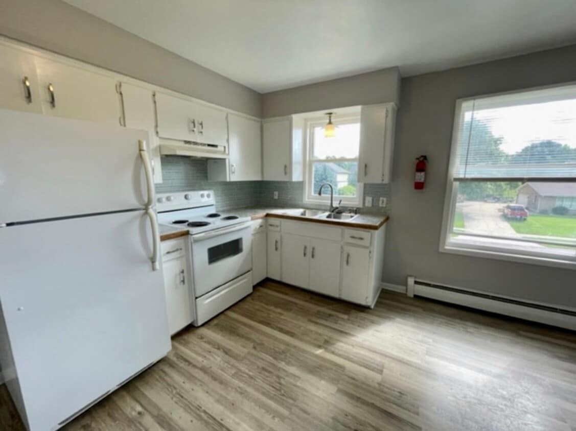 Primary Photo - Amazing 2 Bed/1 Bath upstairs apartment in...