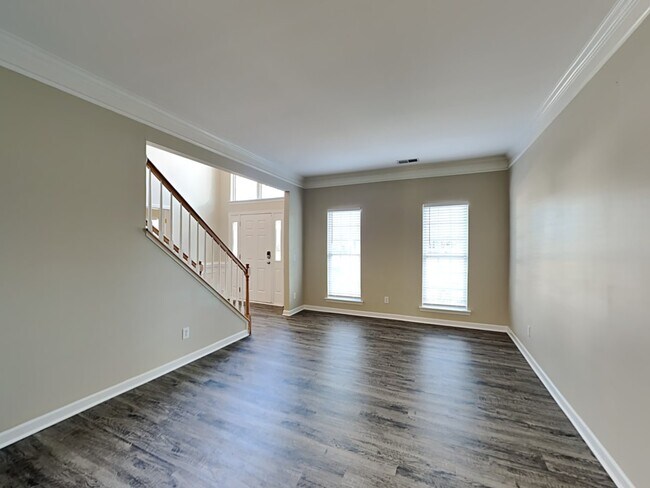 Building Photo - 10024 Southampton Commons Dr