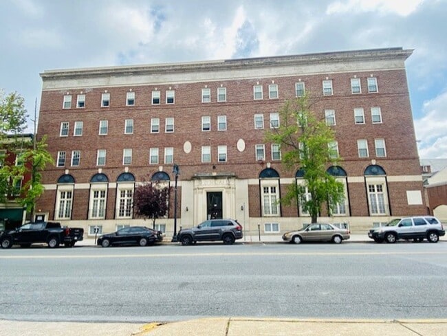 Building Photo - Spring Garden Court
