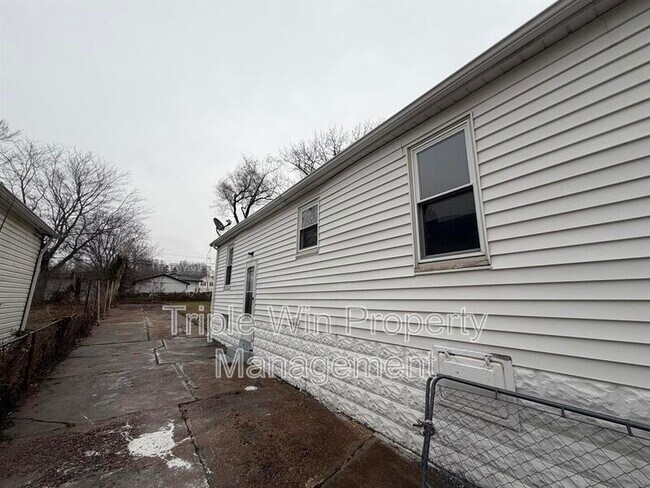 Foto del edificio - 2527 Switzer Ave