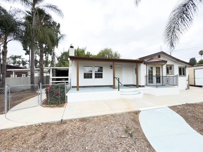 Building Photo - 1341 W Vista Way