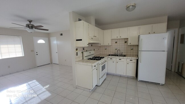 Building Photo - 418 W Redondo Dr