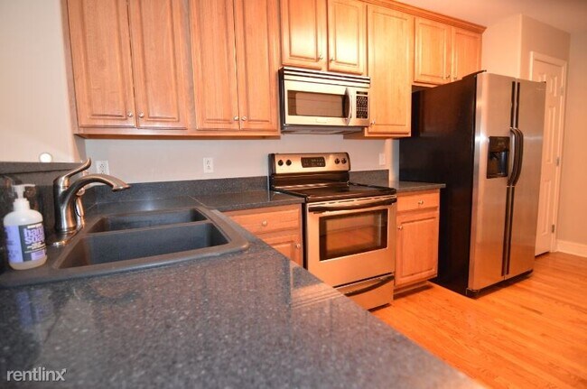 Building Photo - 3 br, 2.5 bath Townhome - 108 Noel Cove Cir