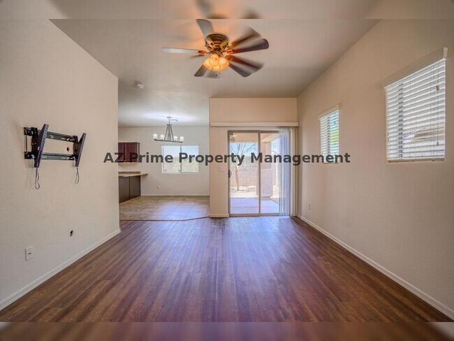 Foto del edificio - 10225 W Camelback Rd