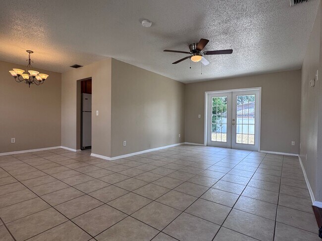 Foto del edificio - Charming 2BR/1BA Home in Casselberry