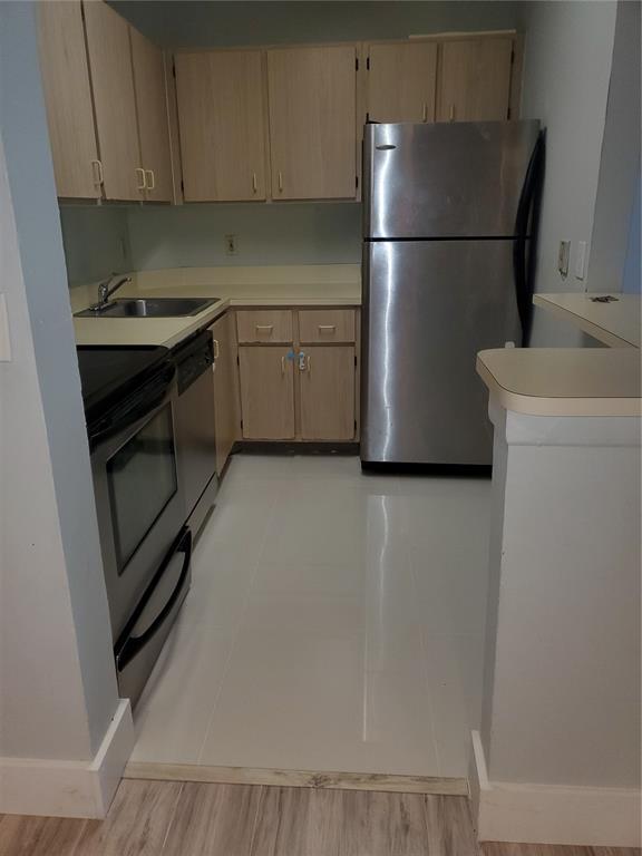 Foto del edificio - 10733 Cleary Blvd