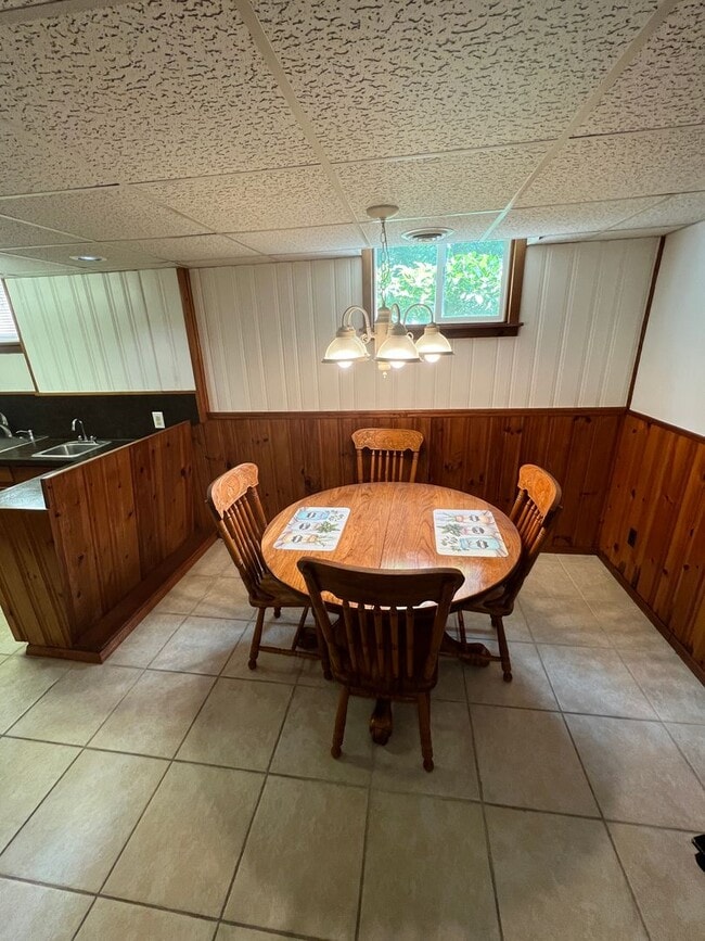 Foto del edificio - 1035 Oakmont Cir