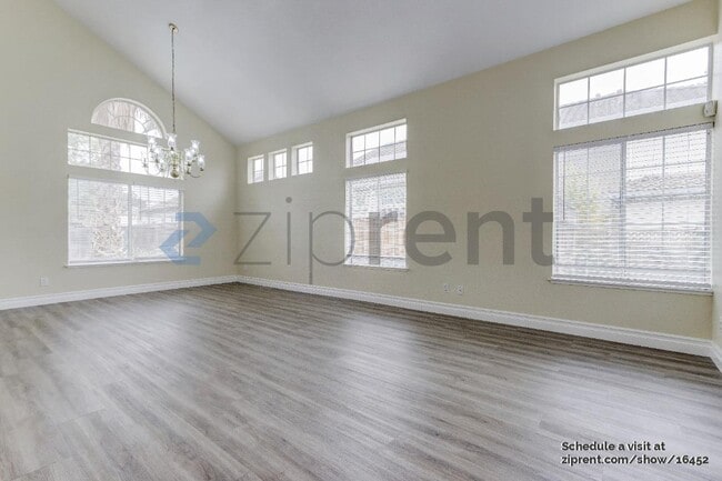 Building Photo - 1110 Palomar Ct