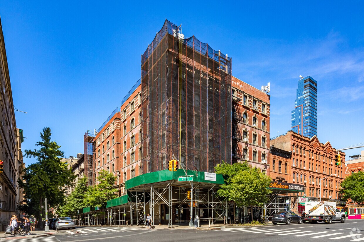 Primary Photo - 209 W 97th St