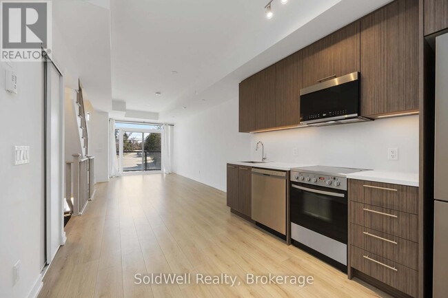 Building Photo - 266-266 Finch Ave E
