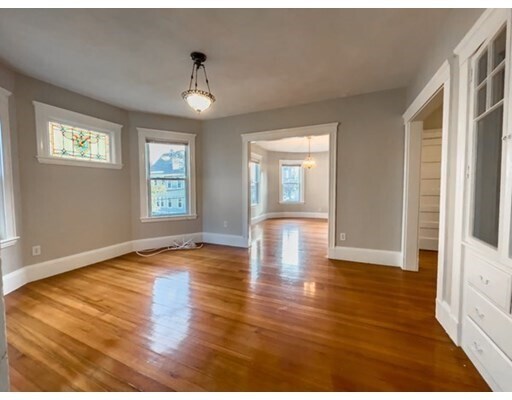 Building Photo - 47 Spring Park Ave