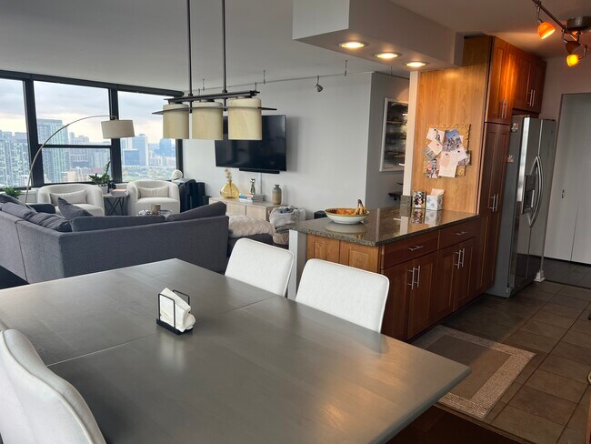 Foto del edificio - 1560 N Sandburg Ter