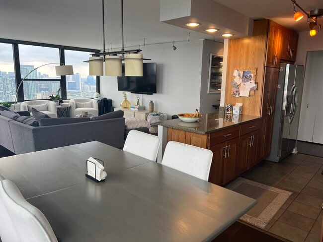 Building Photo - 1560 N Sandburg Ter