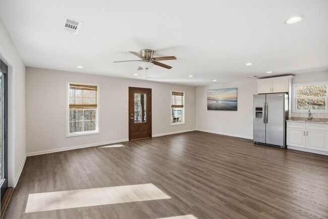 Building Photo - 7621 Maple Pl