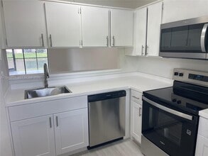 Building Photo - 3199 Foxcroft Rd