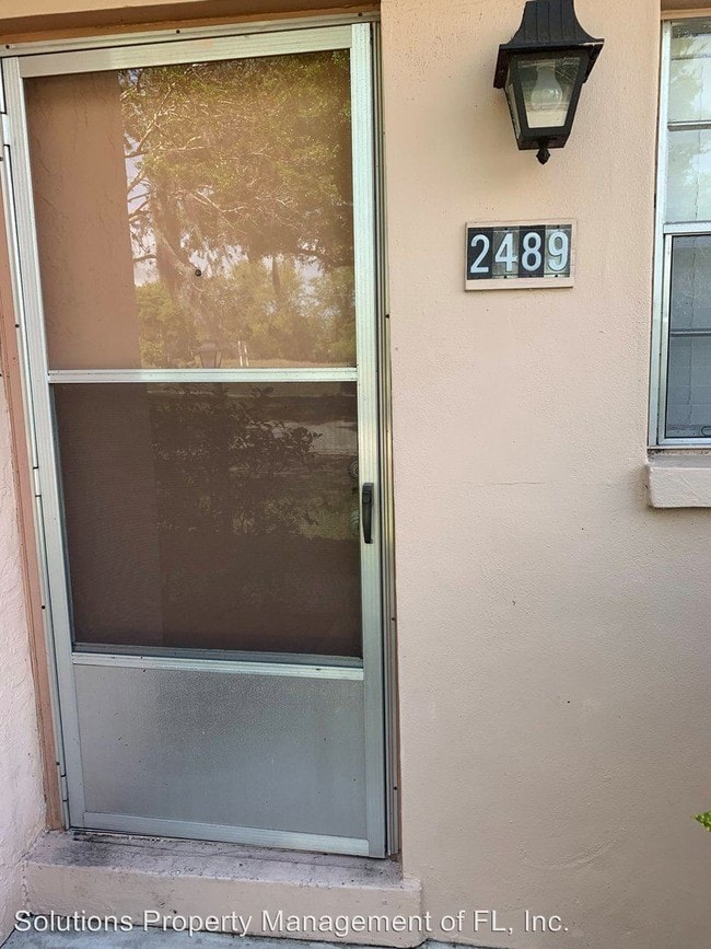 Building Photo - 2 br, 1.5 bath House - 2489 Country Club Dr