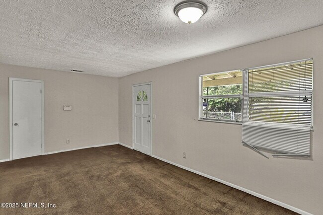 Foto del edificio - 7063 Wonderland Ct