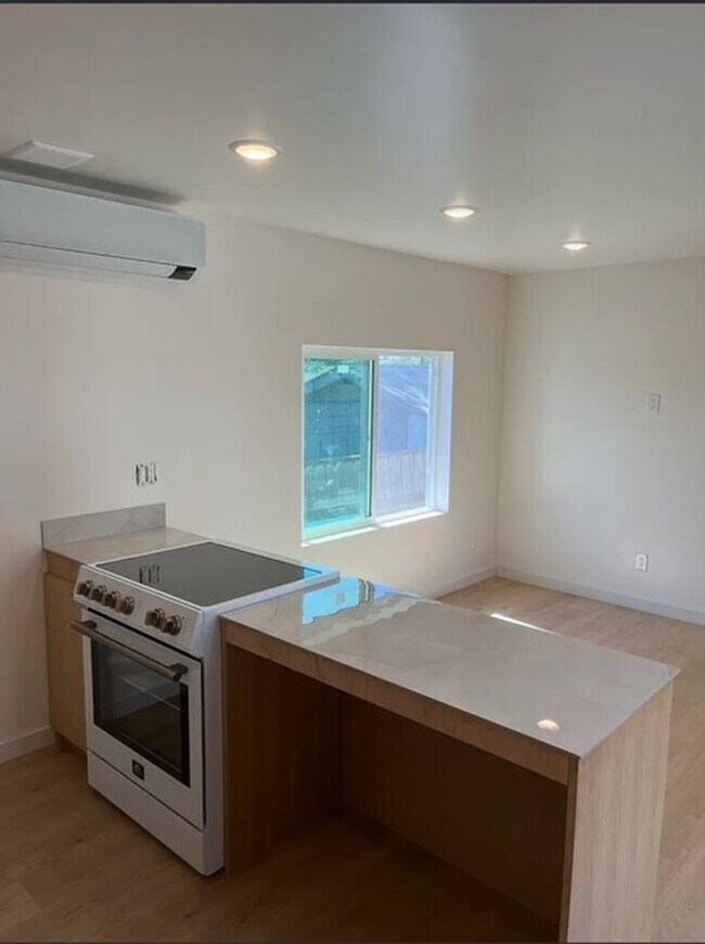 Foto del edificio - Modern 4 bed home Centrally located