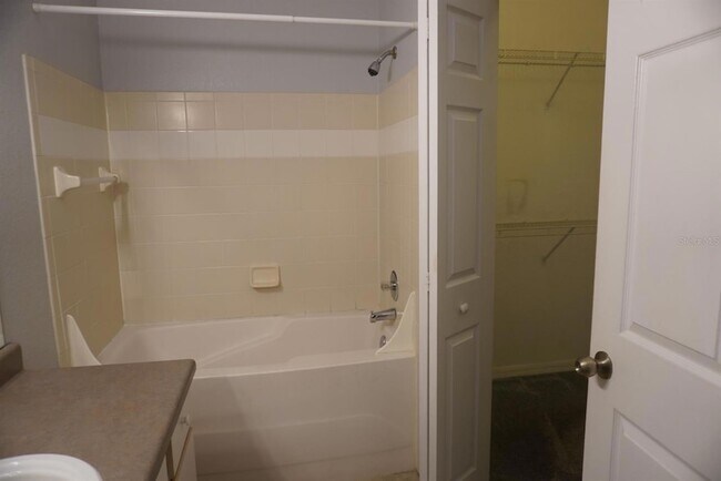 Photo - 6005 Westgate Dr Apartment