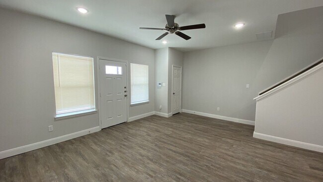 Foto del edificio - 5225 E Houston Rd