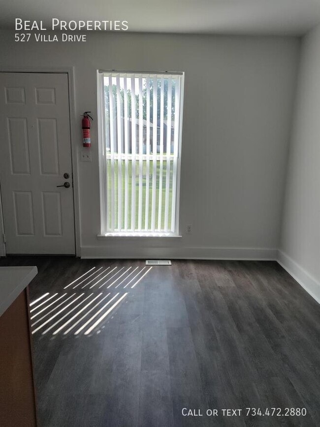 Building Photo - 527 Villa Dr
