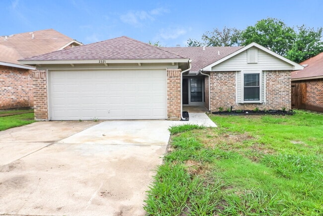 Building Photo - 2321 Clareton Dr