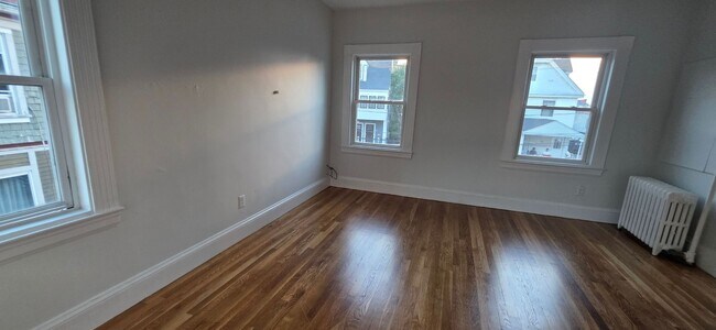 Building Photo - 78 Linden St