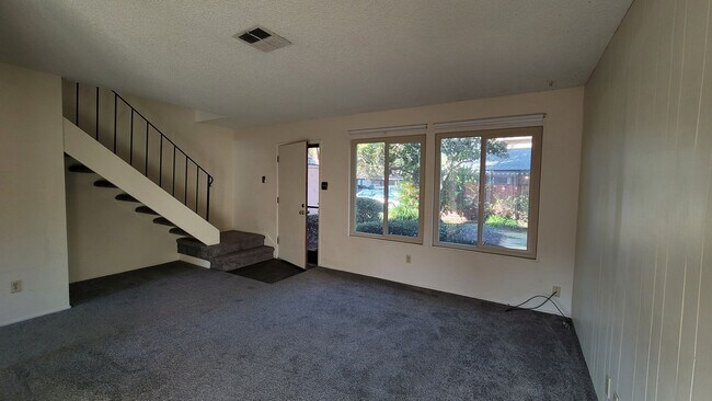 Building Photo - 8623 La Riviera Dr