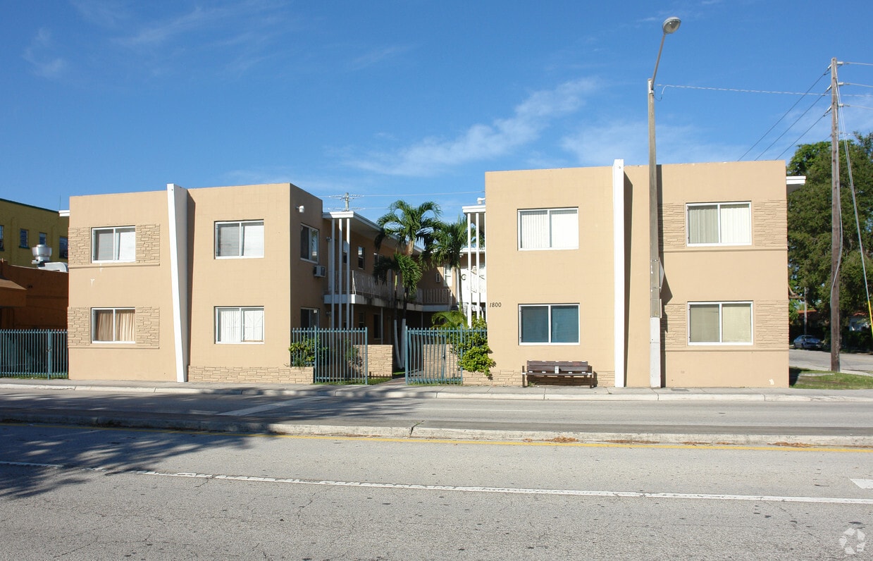 Primary Photo - 1800 SW 22nd Ave