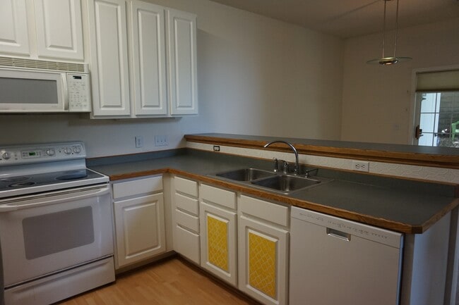 Building Photo - 612 Willoughby Way W