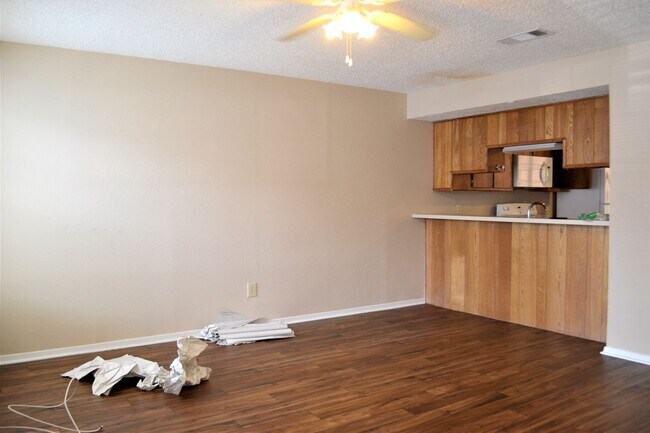 Building Photo - 1251 Dallas Drive