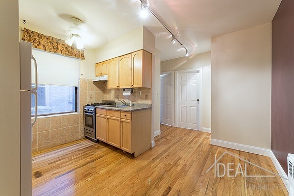 Building Photo - 409 Grand St