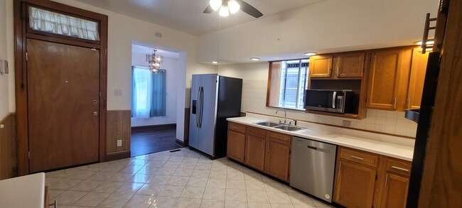 Foto del edificio - 8429 S Marquette Ave